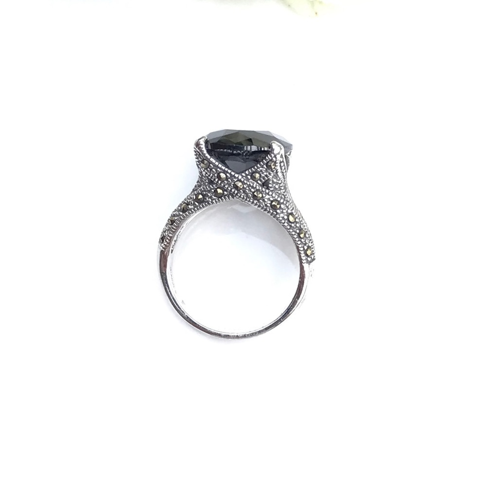 Size 7.5: Rhodium Plated Brass Ring - Picture 5 of 7